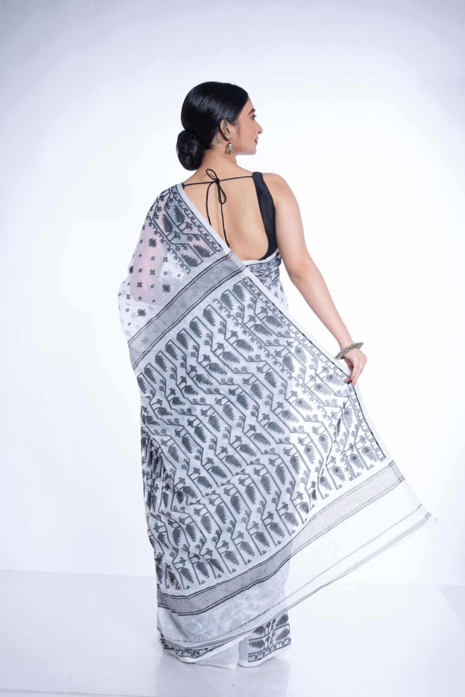 Jamdani 'Swan Symphony ' Soft Cotton - Image 4