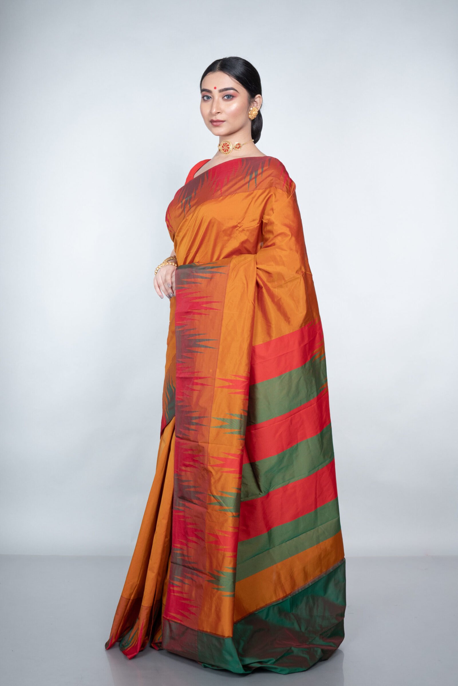 Kanjeevaram 'Gloden Grace' Silk