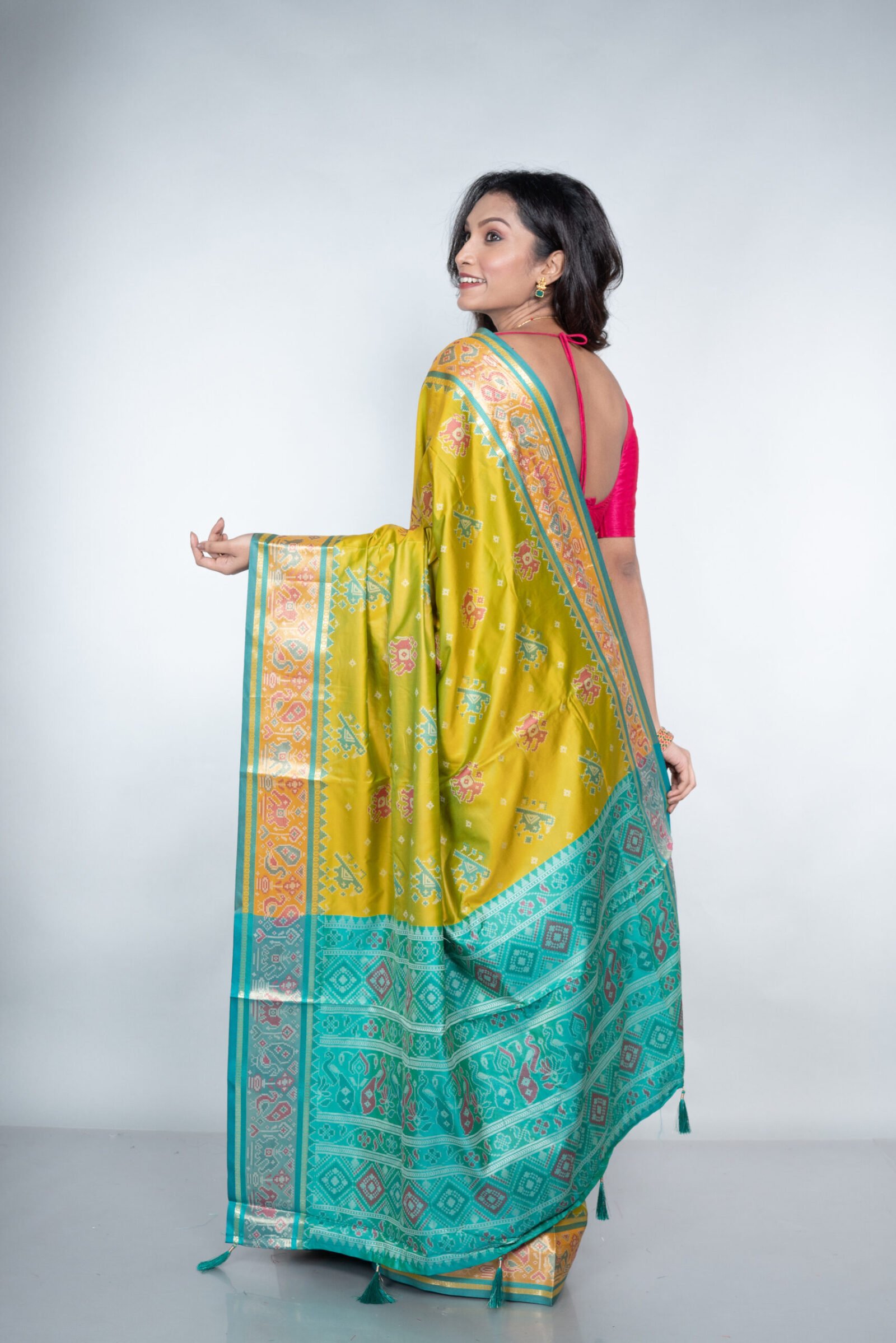 Patola 'Garden Green' Silk - Image 4